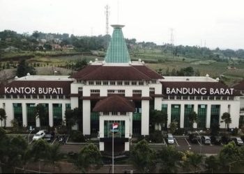 DPRD KBB NGAGELAR SIDANG MEDAR AKHIR MANGSA JABATAN BUPATI