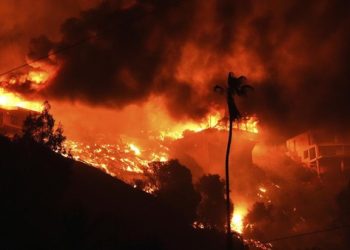 Geunjleung Masjid Tetep Weuteuh saréngséna Kahuruan Los Angeles, Ieu Faktana